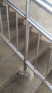 Besi pembatas tangga gladiator stasiun Tanah Abang