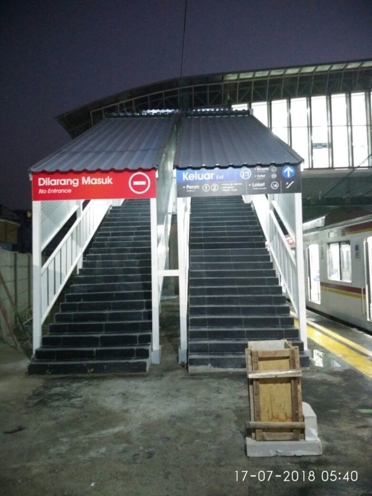 Sensasi Stasiun Duri : Horeeee... Akhirnya JPO Stasiun Duri Difungsikan